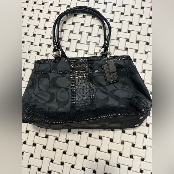 Coach Black Signature Shoulder Bag - Picture 1 of 15